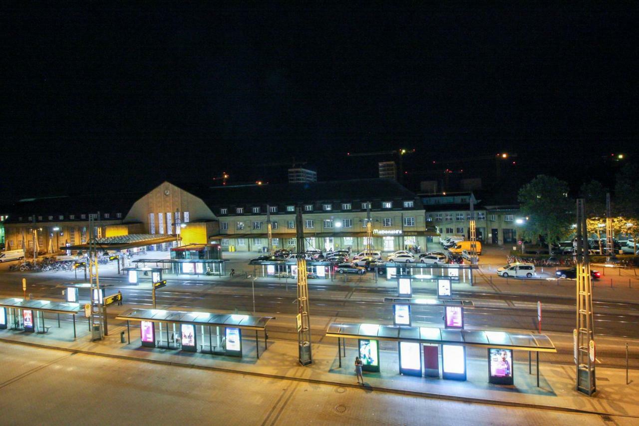 #Centralstation #130Qm Hauptbahnhof #Netflix Карлсруе Екстер'єр фото